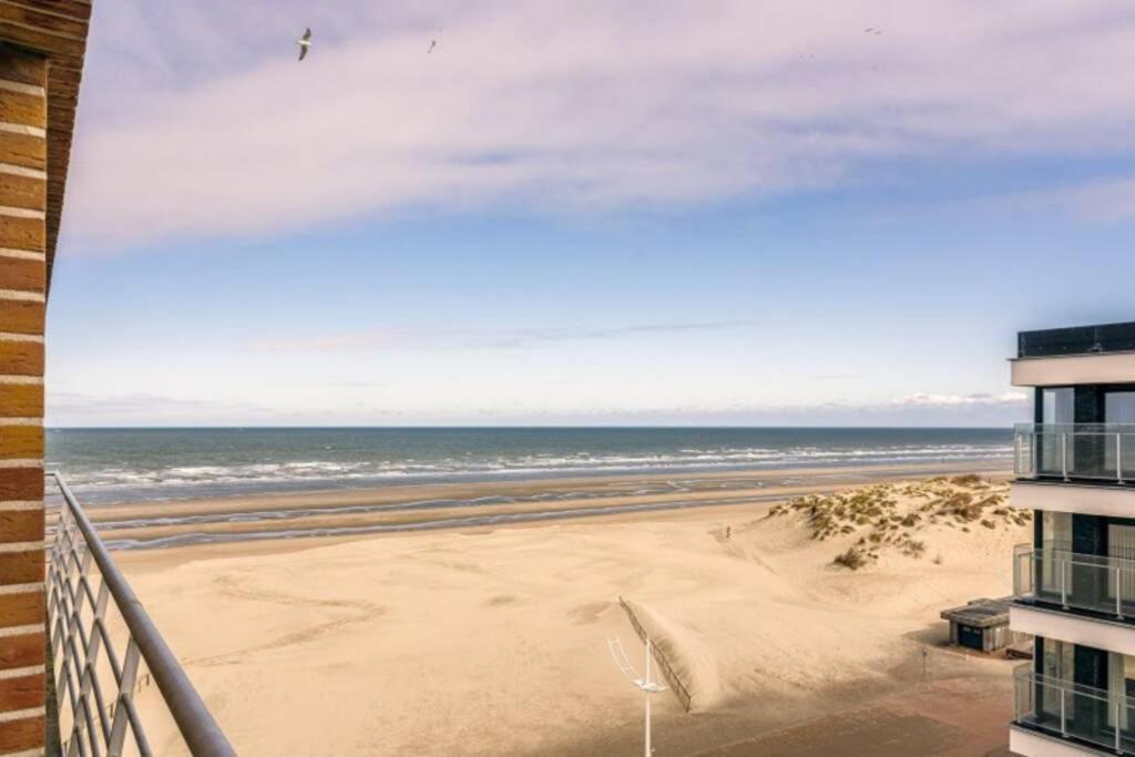 Appartment With Frontal Sea View With 3 Bedrooms Coxyde Extérieur photo