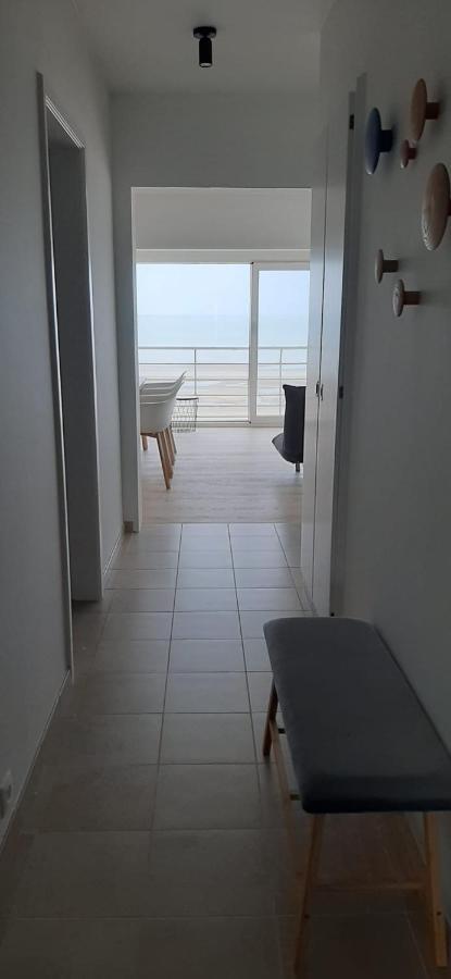Appartment With Frontal Sea View With 3 Bedrooms Coxyde Extérieur photo